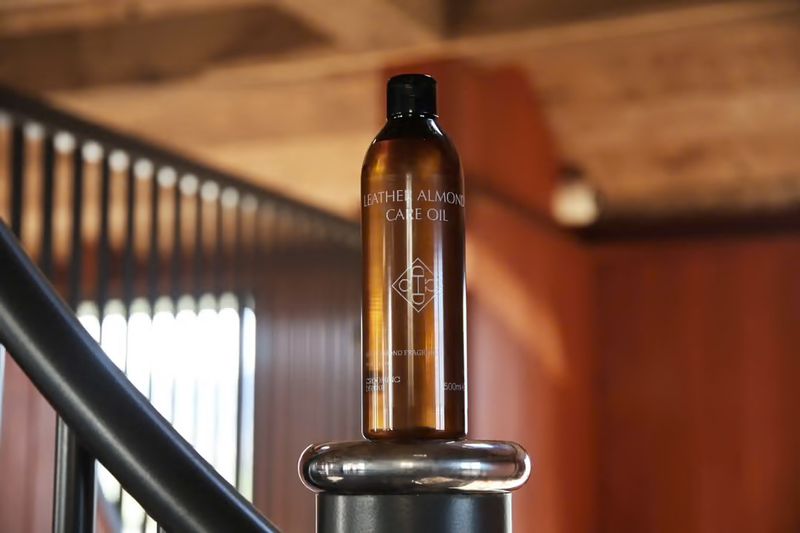 Grooming Deluxe Leather Almond Care Oil
