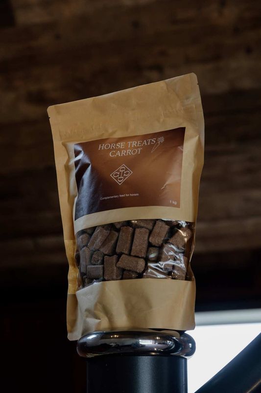 Grooming Deluxe Horse Treats  - 1kg
